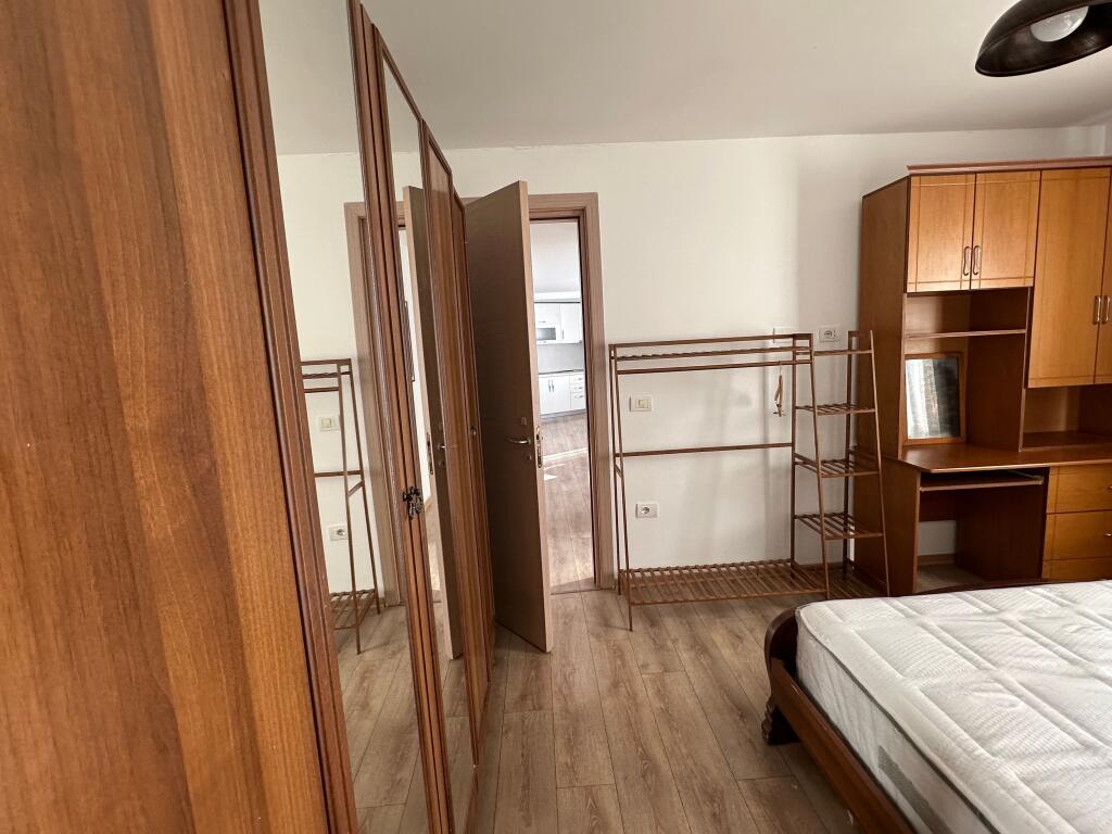 Jepet me qira 1+1 buze rruge ne Brryl 🏷️45.000leke Kati 5 pa ashensor pallat 6 katesh