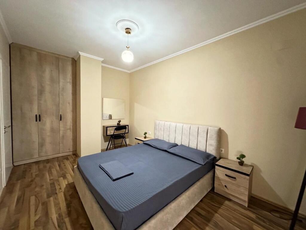 Apartament 1+1 per qira prane Toptani Center.
