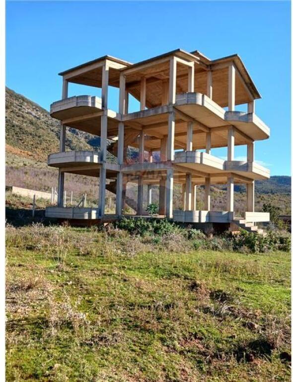 Vilë 3-Katëshe (Karabina) në Shitje, Tragjas, Vlorë