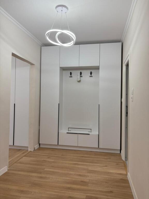 APARTAMENT 1+1 I RINOVUAR TOTALISHT – GATI PËR BANIM – MUNDËSI BLERJE ME KREDI