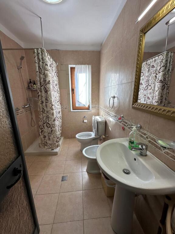 🏢A few minutes away from the Red School, a 2+1 furnished apartment is for rent. 600 Euro      