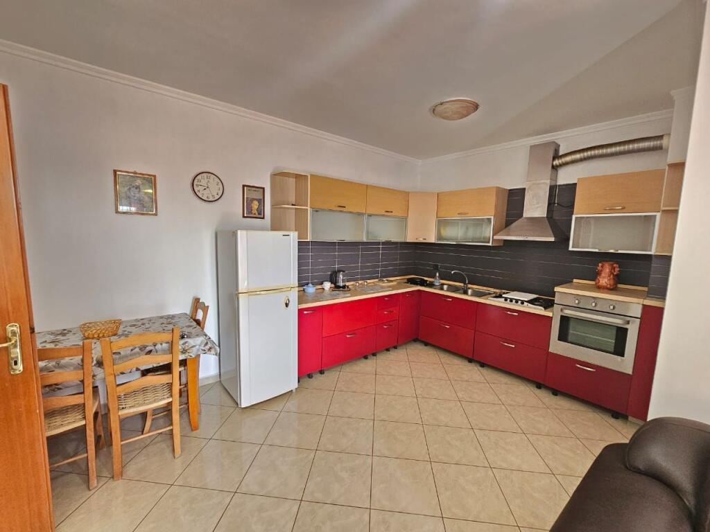 JEPET ME QERA APARTAMENT 2+1 PRANE POLIKLINIKES DURRES