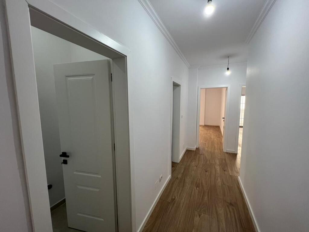 📣 SHITET Apartament 2+1 Me Depo Dhe Ballkon 📍 Prane Qendres 🛣️ Rruga e "Bogdaneve" ✨ 💶 Cmimi 255.000 Euro