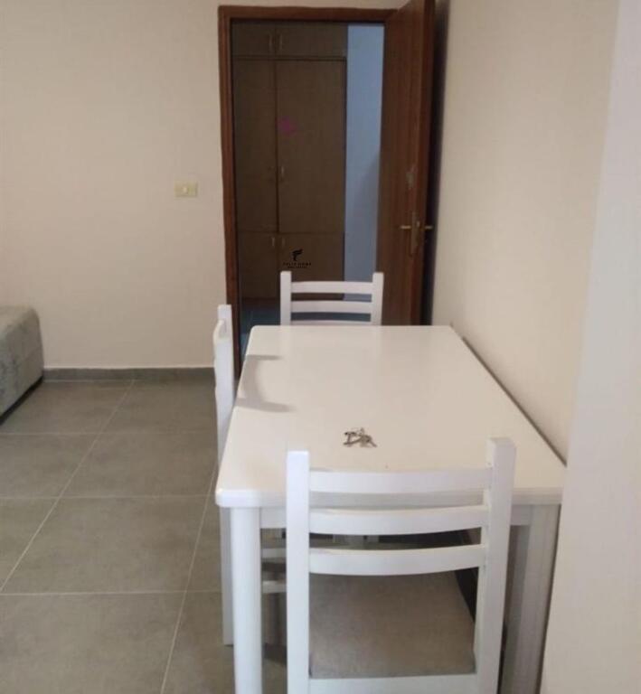 APARTAMENT ME QERA 1+1 PORCELAN 40.000 LEKE
