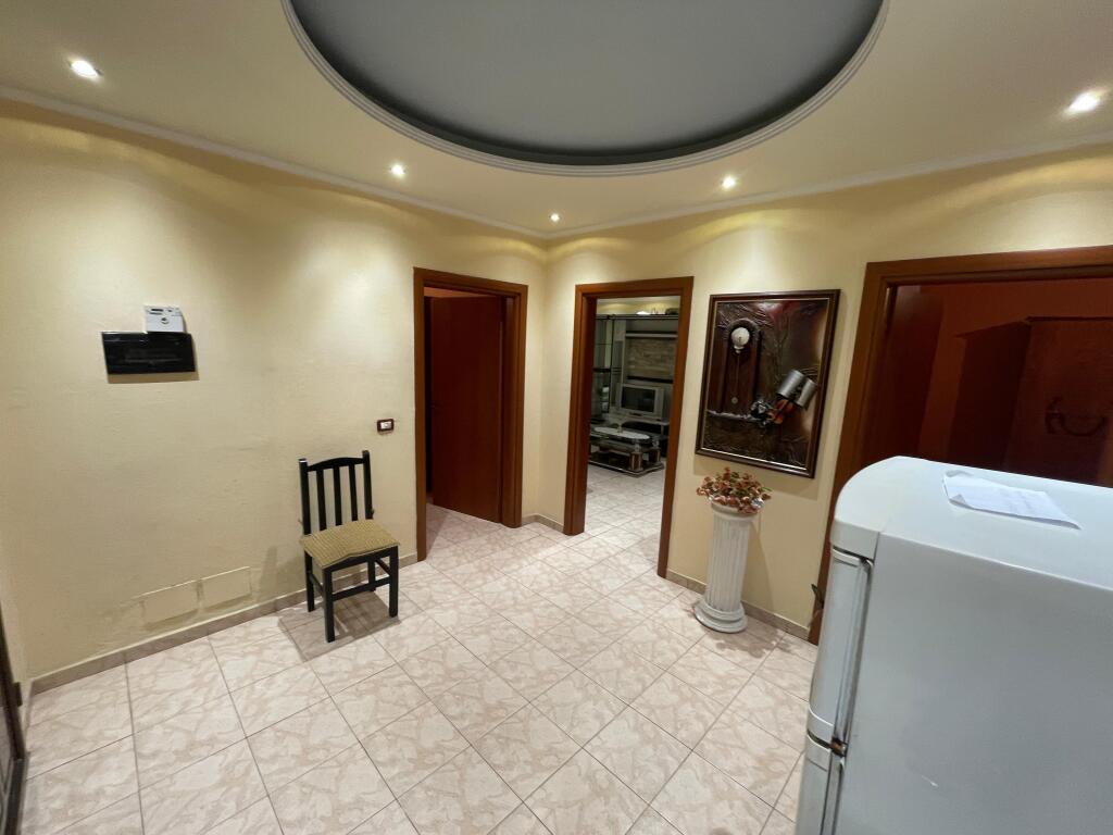 Jepet me qera 2+1 prane Bulevardit te Ri