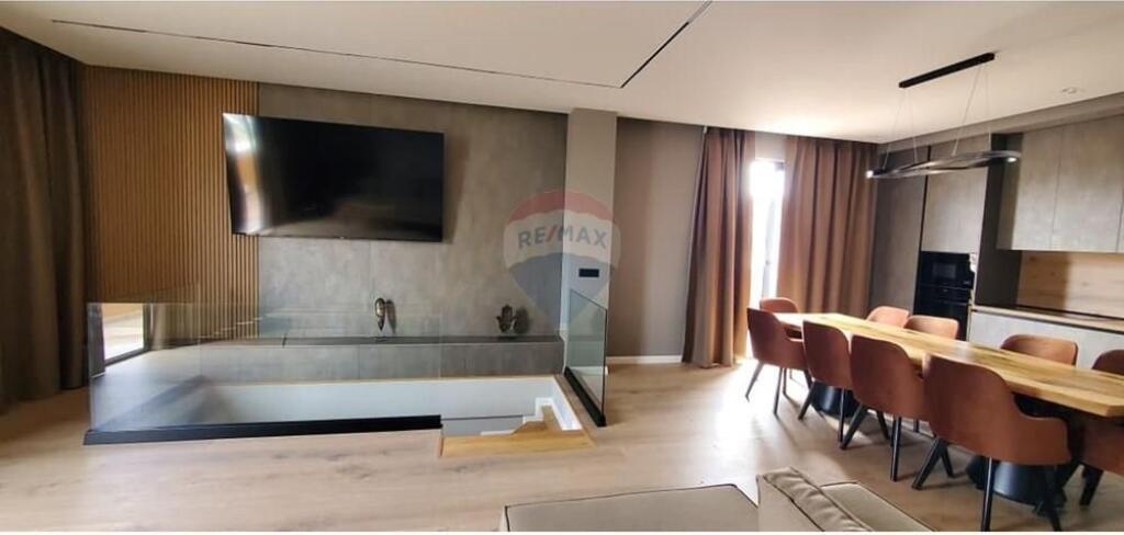 Qira/ Super penthouse+verande+post parkimi, 5 Maji