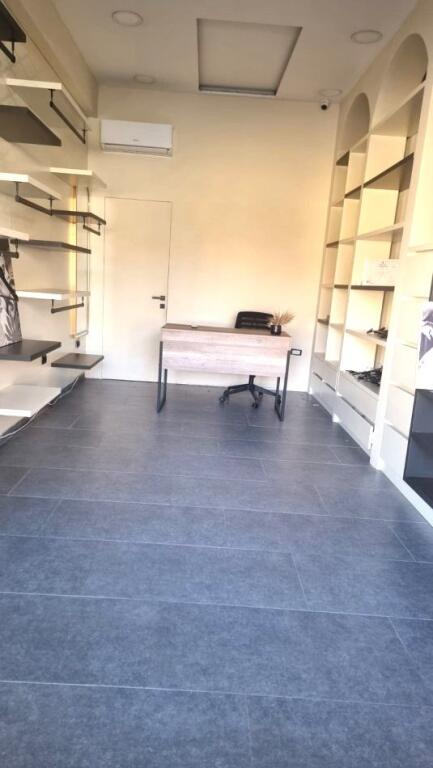 📍LOCALE COMMERCIALE IN AFFITTO CON UNA SUPERFICIE DI 35 m² VICINO ALL'OSPEDALE PEDIATRICO AL QSUT