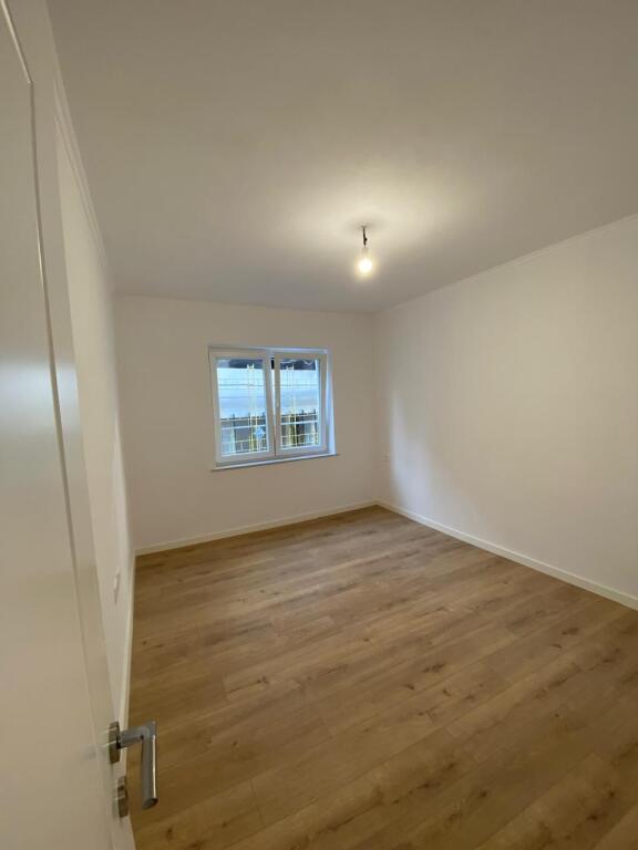 🏢 Ufficio in affitto – Via di Durazzo