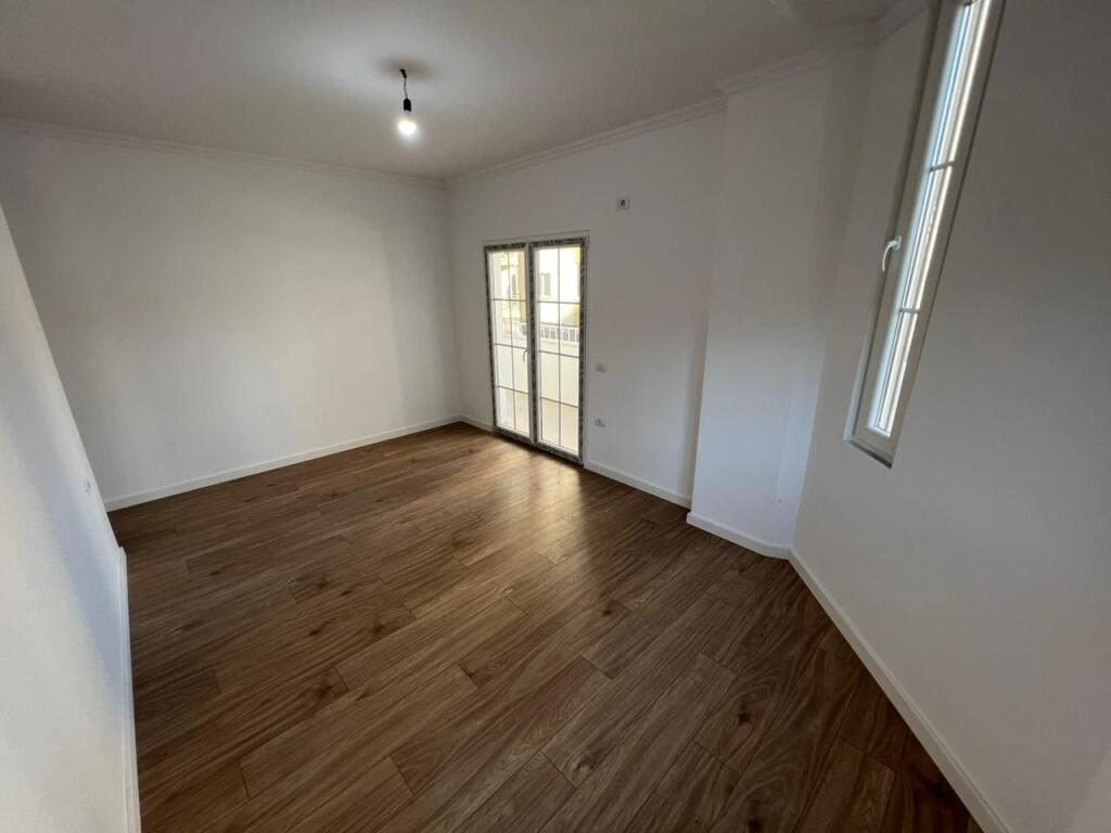 📣 SHITET Apartament 2+1 Me Depo Dhe Ballkon 📍 Prane Qendres 🛣️ Rruga e "Bogdaneve" ✨ 💶 Cmimi 255.000 Euro