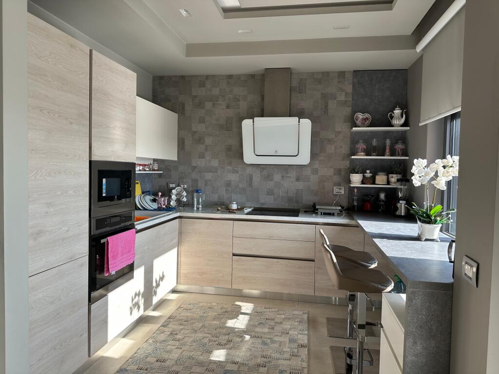 APARTAMENT 2+1+2 PER QIRA, ZOGU I ZI, RING CENTER