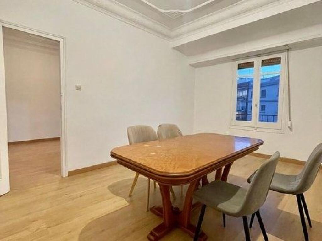 Zyre Me Qera 3+1+2 Tek Selvia (ID BZ2763) Tirane