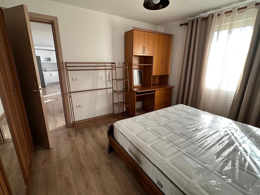 Jepet me qira 1+1 buze rruge ne Brryl 🏷️45.000leke Kati 5 pa ashensor pallat 6 katesh