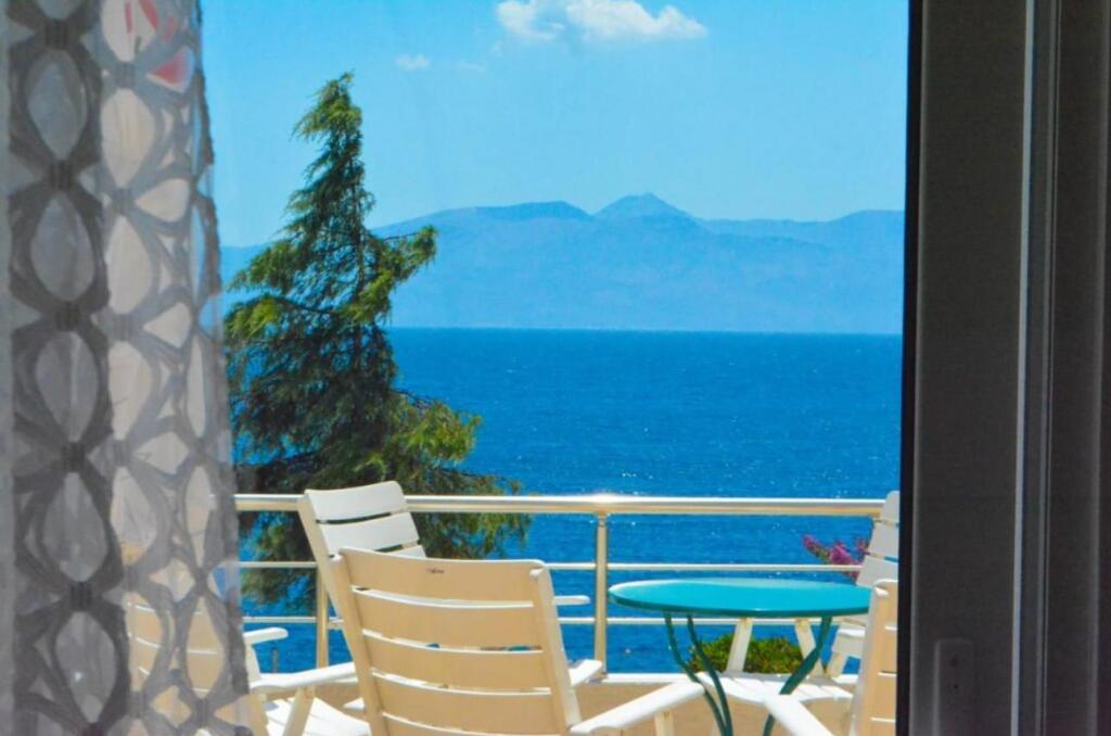 SHITET HOTEL BUZE DETIT SARANDE