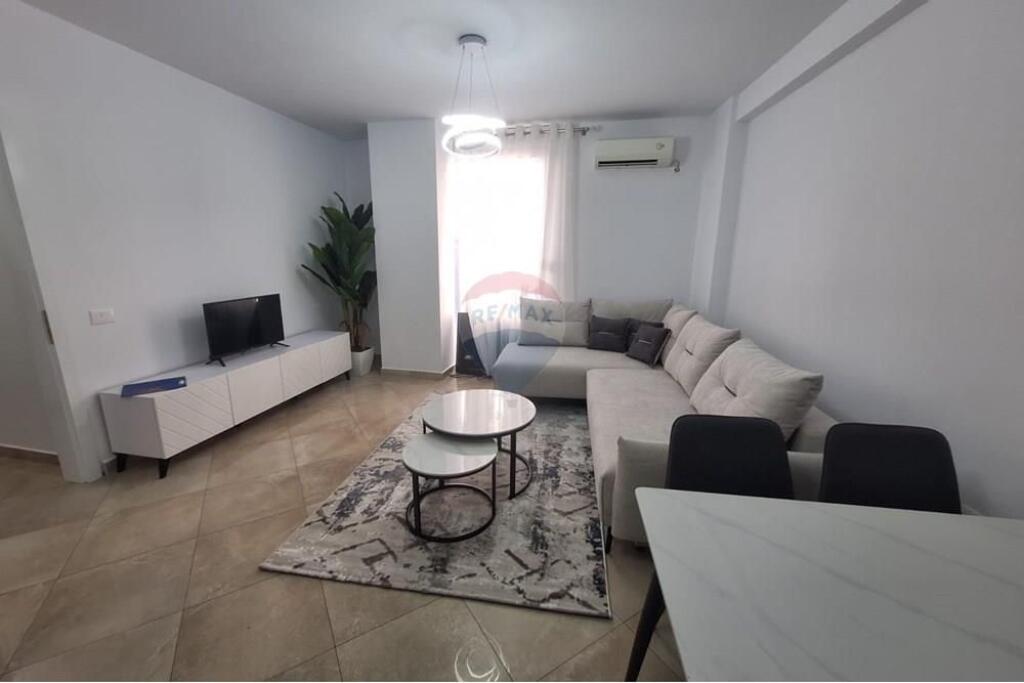 Apartament 2+1 me qera Rr.Barrikadave