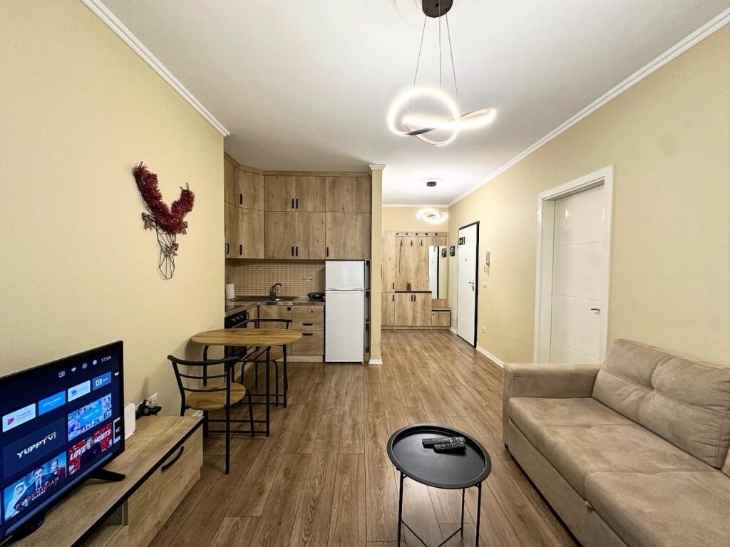 Apartament 1+1 per qira prane Toptani Center.