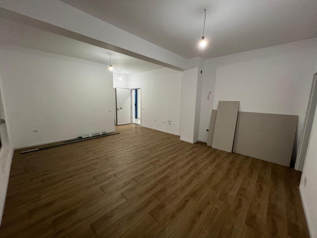 📣 AFFITTO Appartamento 2+1 Con 2 Bagni E Balcone 📍 Residenza OXA, Fresk ✨   🏢 Nuovo Edificio  🪜 Piano 1 🛋️ VUOTO   💶 Prezzo 400 Euro  🅿️ Possibilità Di Posto Auto Con Pagamento Extra