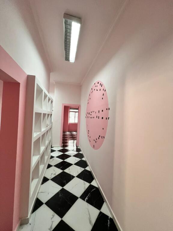 Jepet me qera ambjent biznesi ne Bllok,ngjitur me Sky Tower