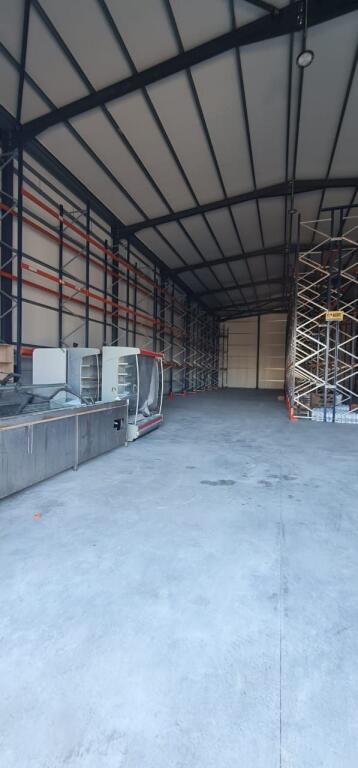 Store 800m2 for rent