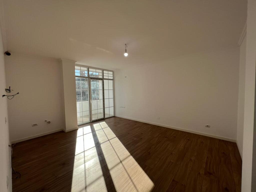 📣 SHITET Apartament 2+1 Me Depo Dhe Ballkon 📍 Prane Qendres 🛣️ Rruga e "Bogdaneve" ✨ 💶 Cmimi 240.000 Euro