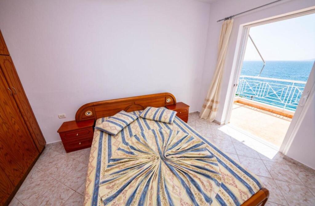 SHITET HOTEL BUZE DETIT SARANDE