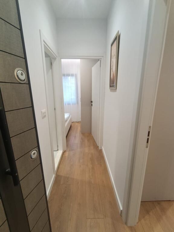 Apartament 1+1, Komuna Parisit!