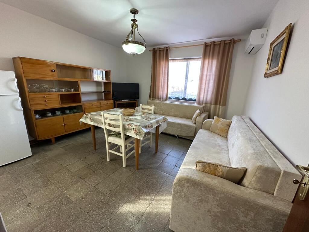 🏢A few minutes away from the Red School, a 2+1 furnished apartment is for rent. 600 Euro      