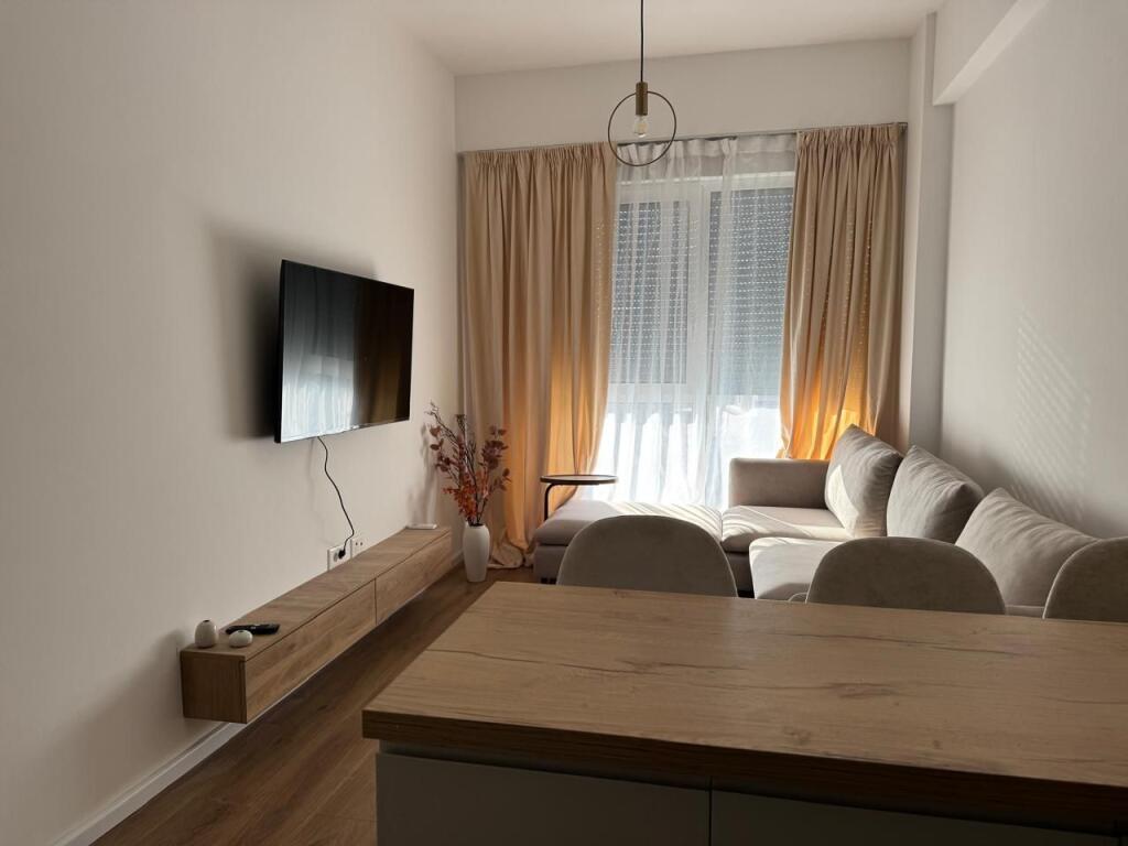 Apartament 1+1 me parkim per qera ne Fresk!