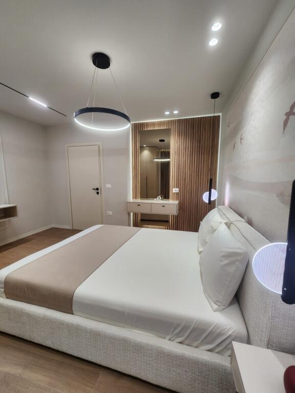 Shitet Apartament 2+1