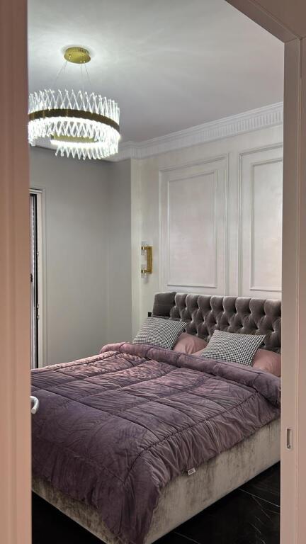 • Luksoz 2+1+2 PLAZH Mobilim i plotë, kati i dytë nga toka. 