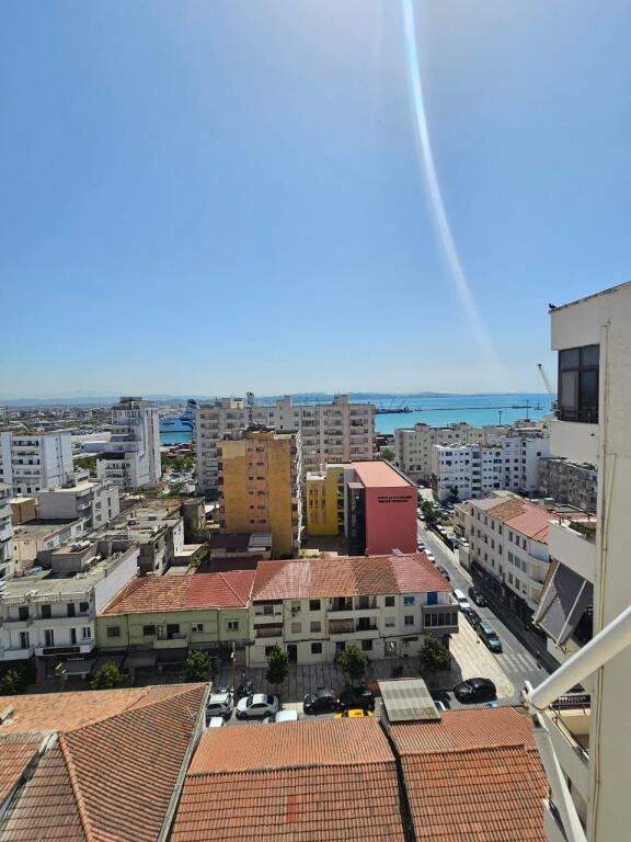 JEPET ME QERA APARTAMENT 2+1 PRANE POLIKLINIKES DURRES