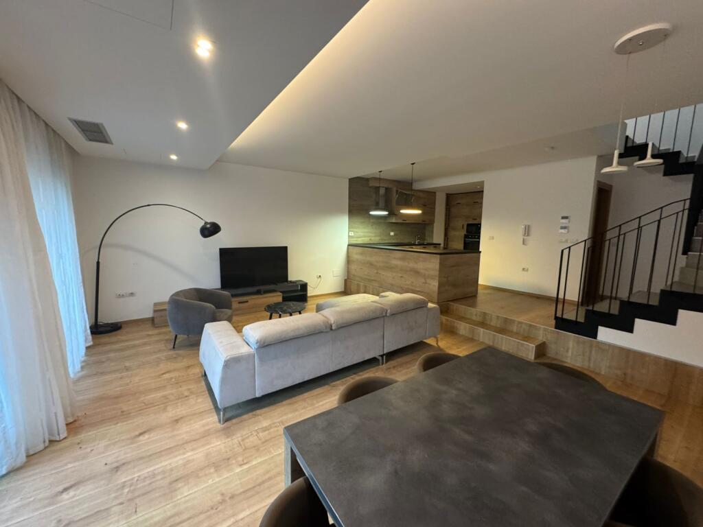 Super vile tre kateshe me qira 5 minuta nga TEG