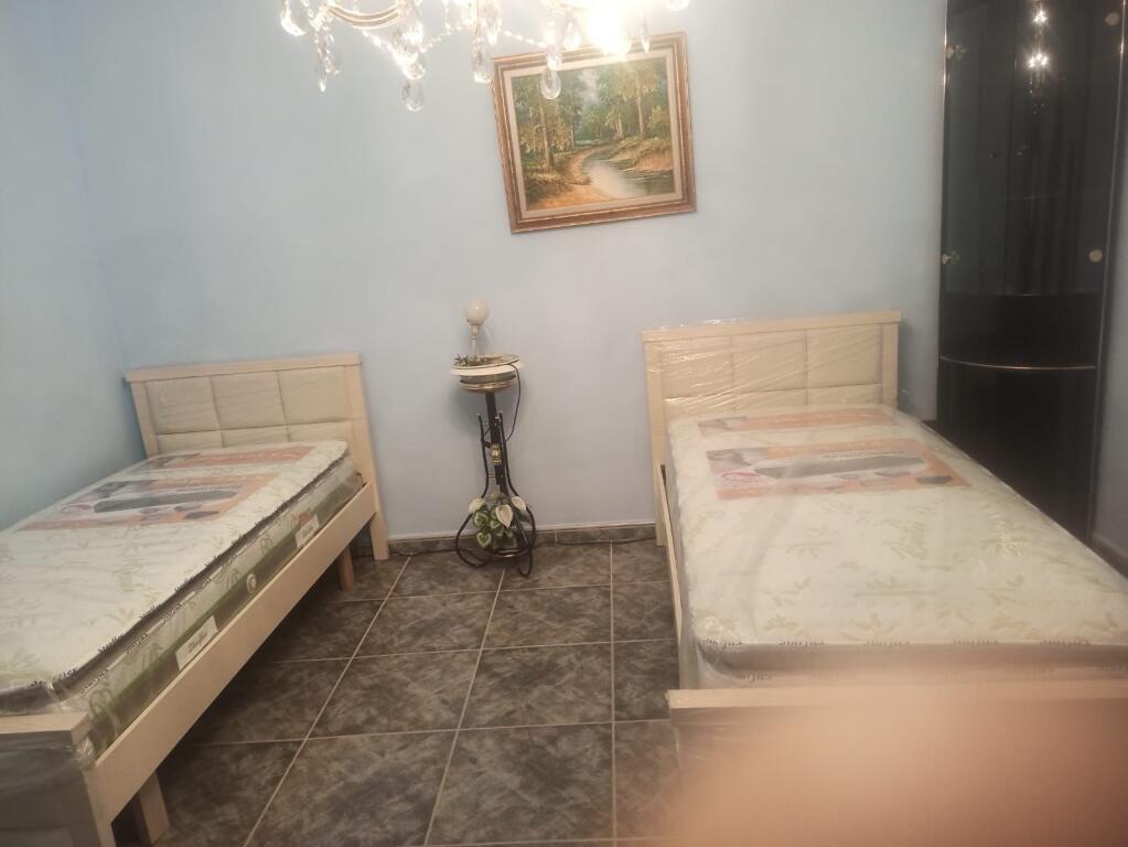 Apartament 2+1 me qira tek Shkolla e Kuqe!