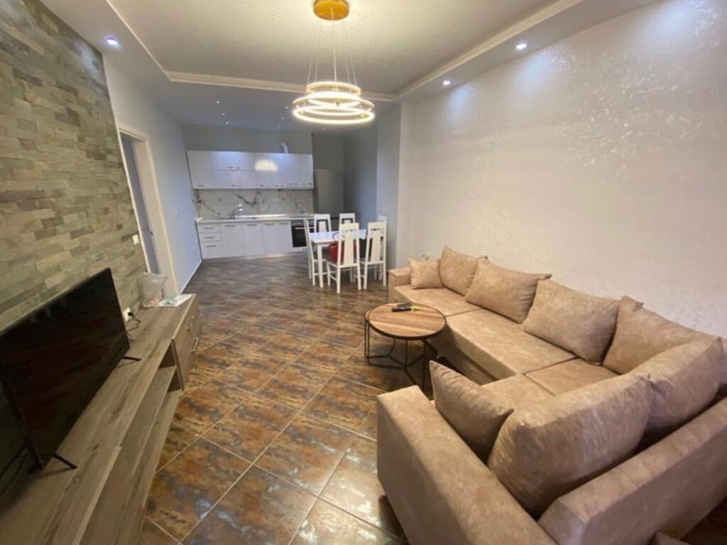 Jepet me qira 2+1+parkim ne Yzberisht