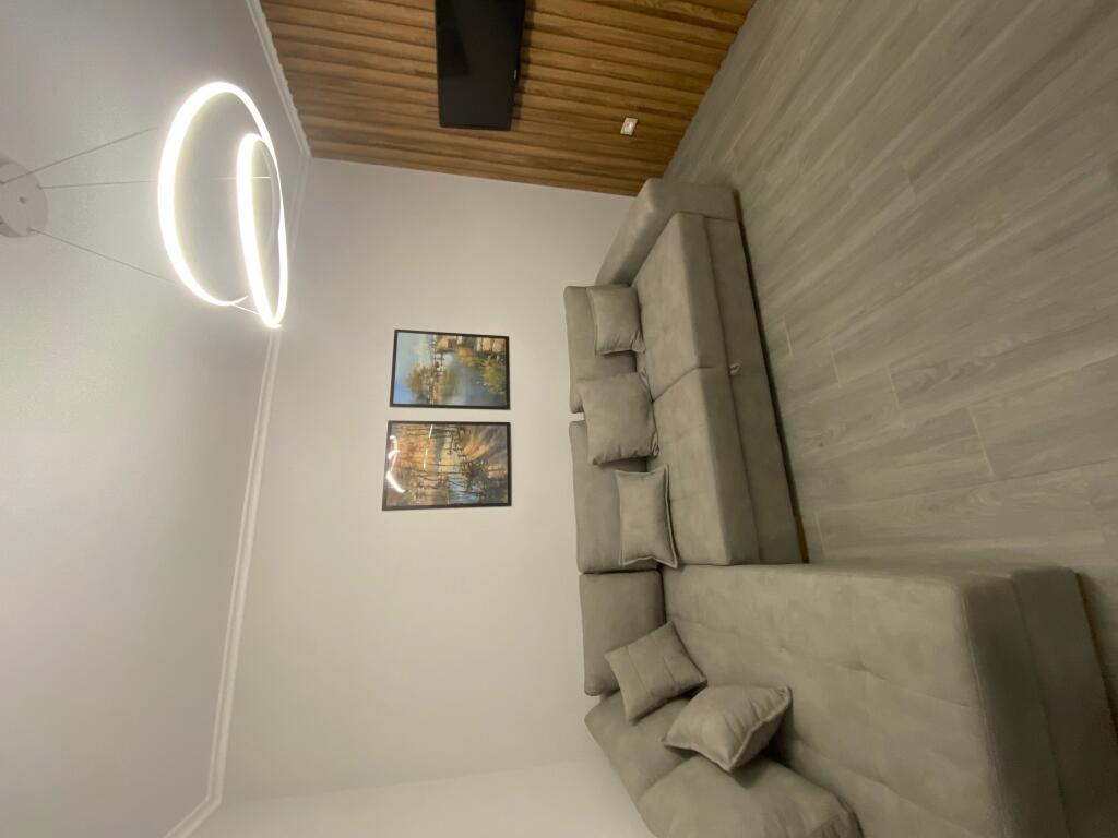 1+1,i mobiluar per here te pare ,shkolle e kuqe,550 mije leke