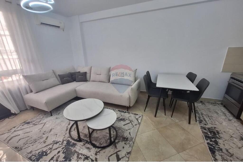Apartament 2+1 me qera Rr.Barrikadave