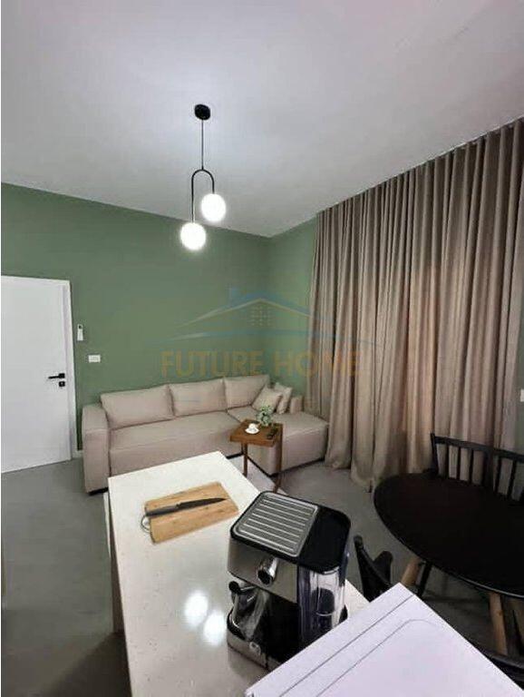 Vile 3 kateshe per shitje, Shkembi i Kavajes, Golem