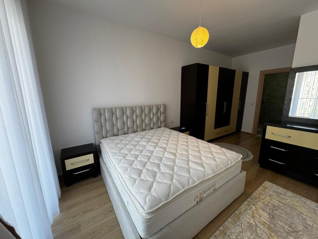 Ne zonen e Don Boskos,,prane Market Star jepet me qera apartament 2+1+2+post parkimi i mobiluar. 750Euro