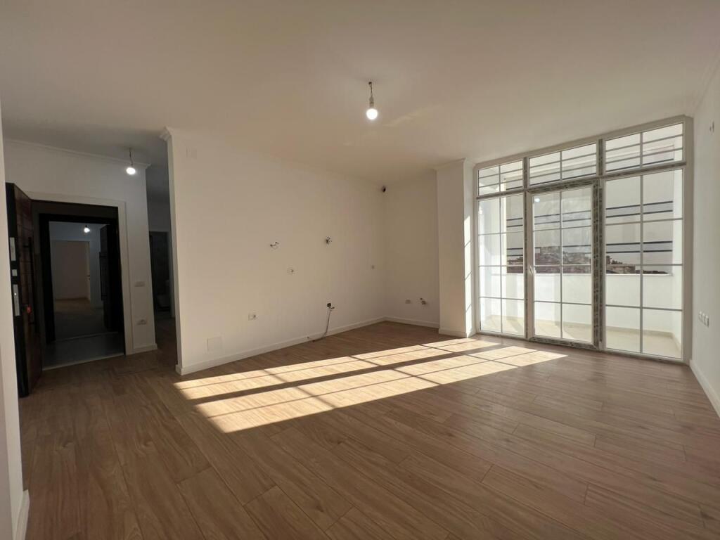 📣 SHITET Apartament 2+1 Me Depo Dhe Ballkon 📍 Prane Qendres 🛣️ Rruga e "Bogdaneve" ✨ 💶 Cmimi 240.000 Euro