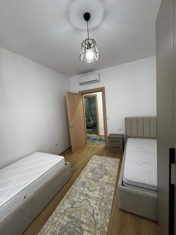 Ne zonen e Don Boskos,,prane Market Star jepet me qera apartament 2+1+2+post parkimi i mobiluar. 750Euro