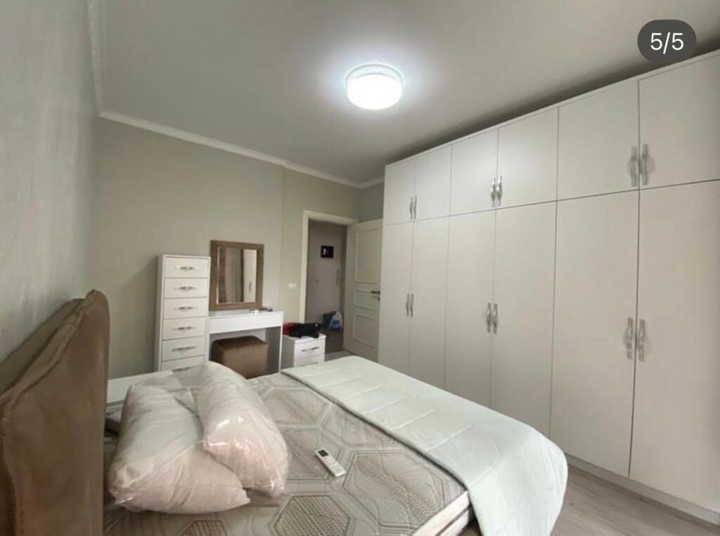 Jepet me qira 2+1+parkim ne Yzberisht