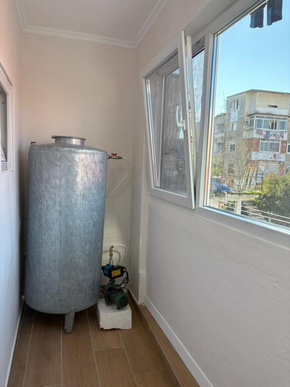 APARTAMENT 1+1 I RINOVUAR TOTALISHT – GATI PËR BANIM – MUNDËSI BLERJE ME KREDI