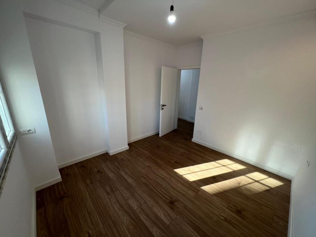 📣 SHITET Apartament 2+1 Me Depo Dhe Ballkon 📍 Prane Qendres 🛣️ Rruga e "Bogdaneve" ✨ 💶 Cmimi 240.000 Euro