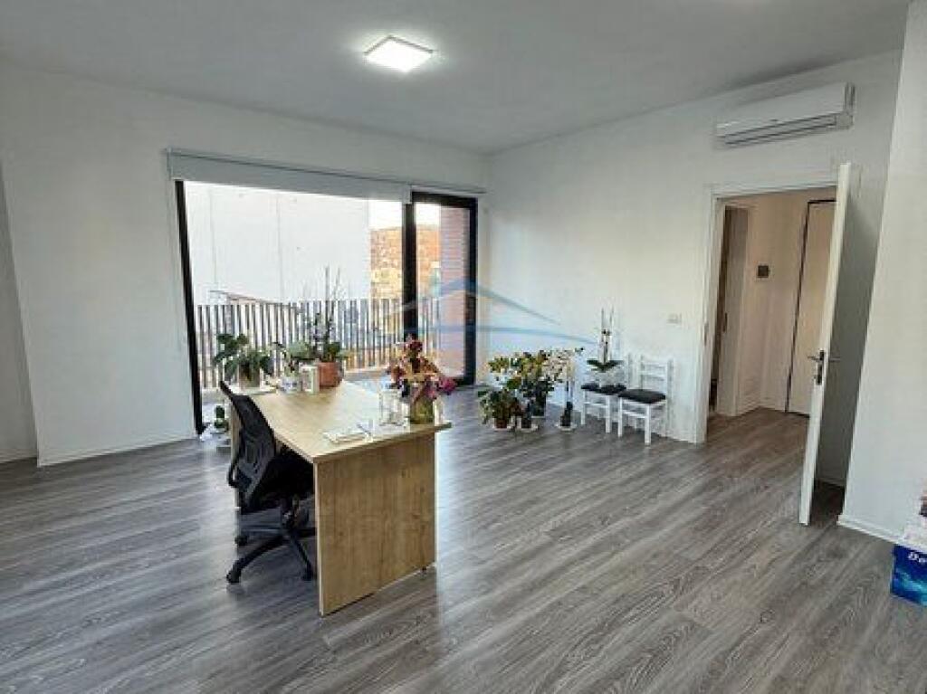 Shitet, Apartament 1+1+Post parkimi, Rruga Qemal Stafa, Tiran
