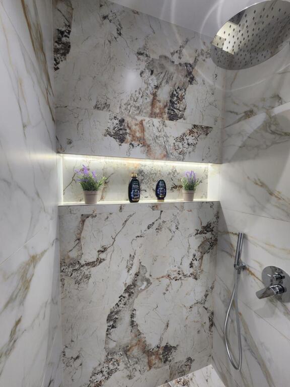 Shitet Apartament 2+1