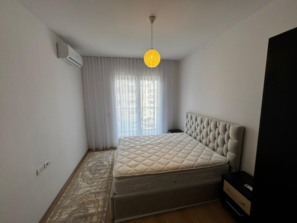 Ne zonen e Don Boskos,,prane Market Star jepet me qera apartament 2+1+2+post parkimi i mobiluar. 750Euro