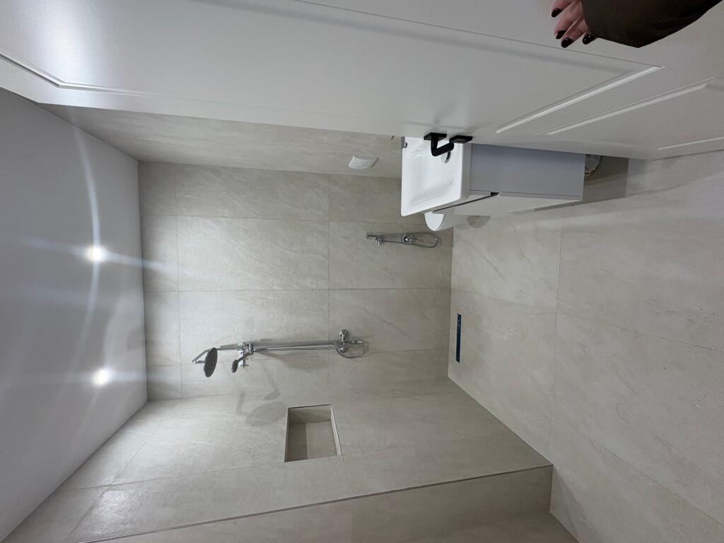 Shitet apartament 1+1 Yzberisht prane kompleksit Fratari