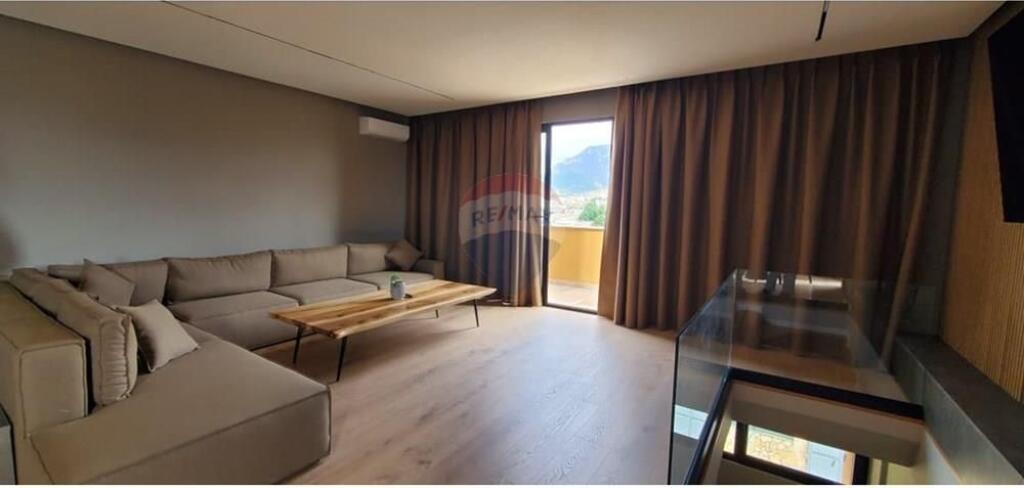 Qira/ Super penthouse+verande+post parkimi, 5 Maji