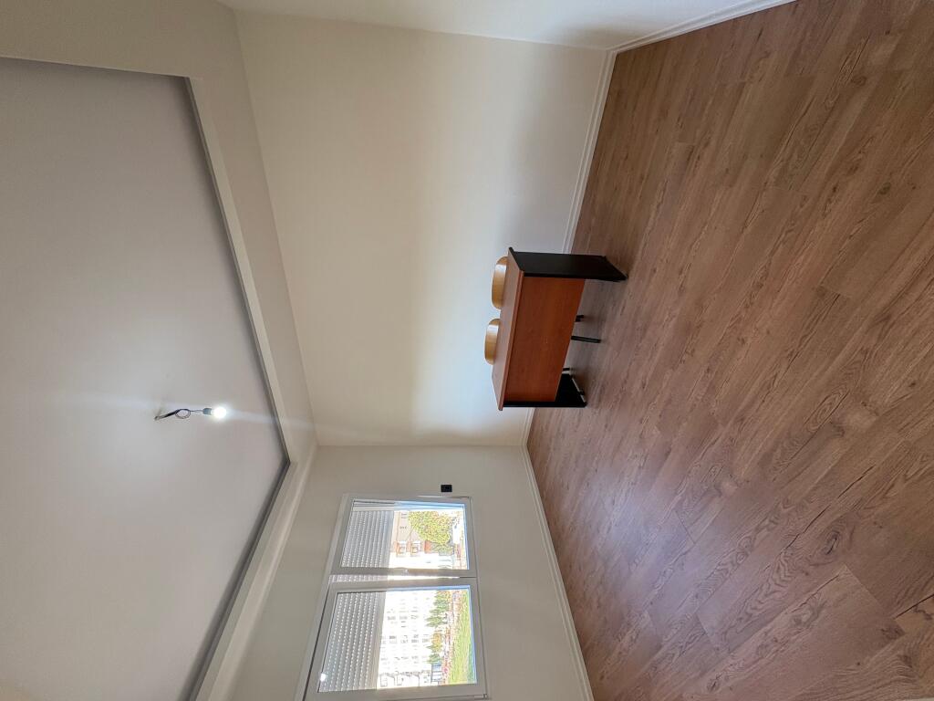 Shitet apartament 1+1 Yzberisht prane kompleksit Fratari