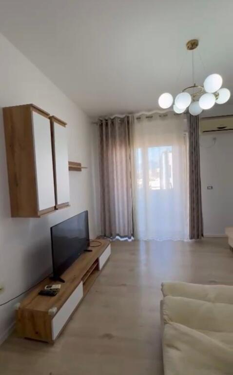 Jepet me qira 2+1+2 afer Bar OSLO ASTIR 550 mije Leke