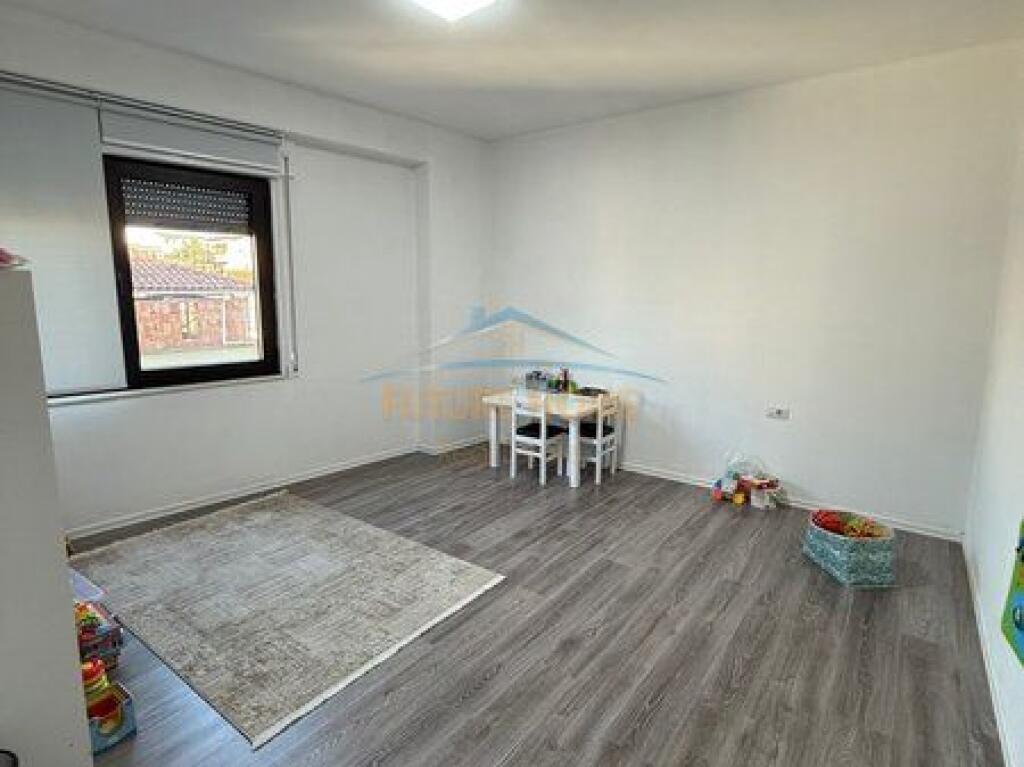Shitet, Apartament 1+1+Post parkimi, Rruga Qemal Stafa, Tiran